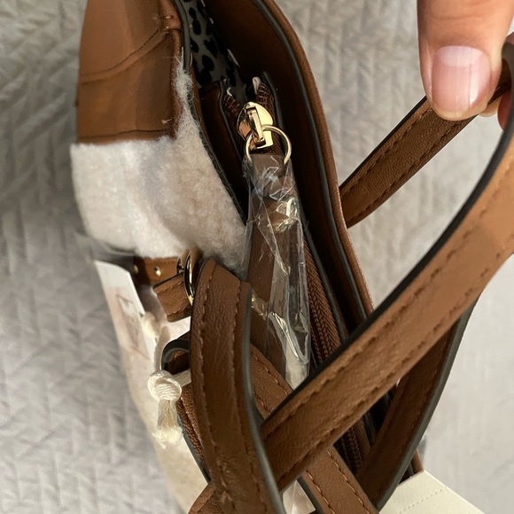 Jessica Simpson Handbag Retails for $118 - Picture 7 of 12